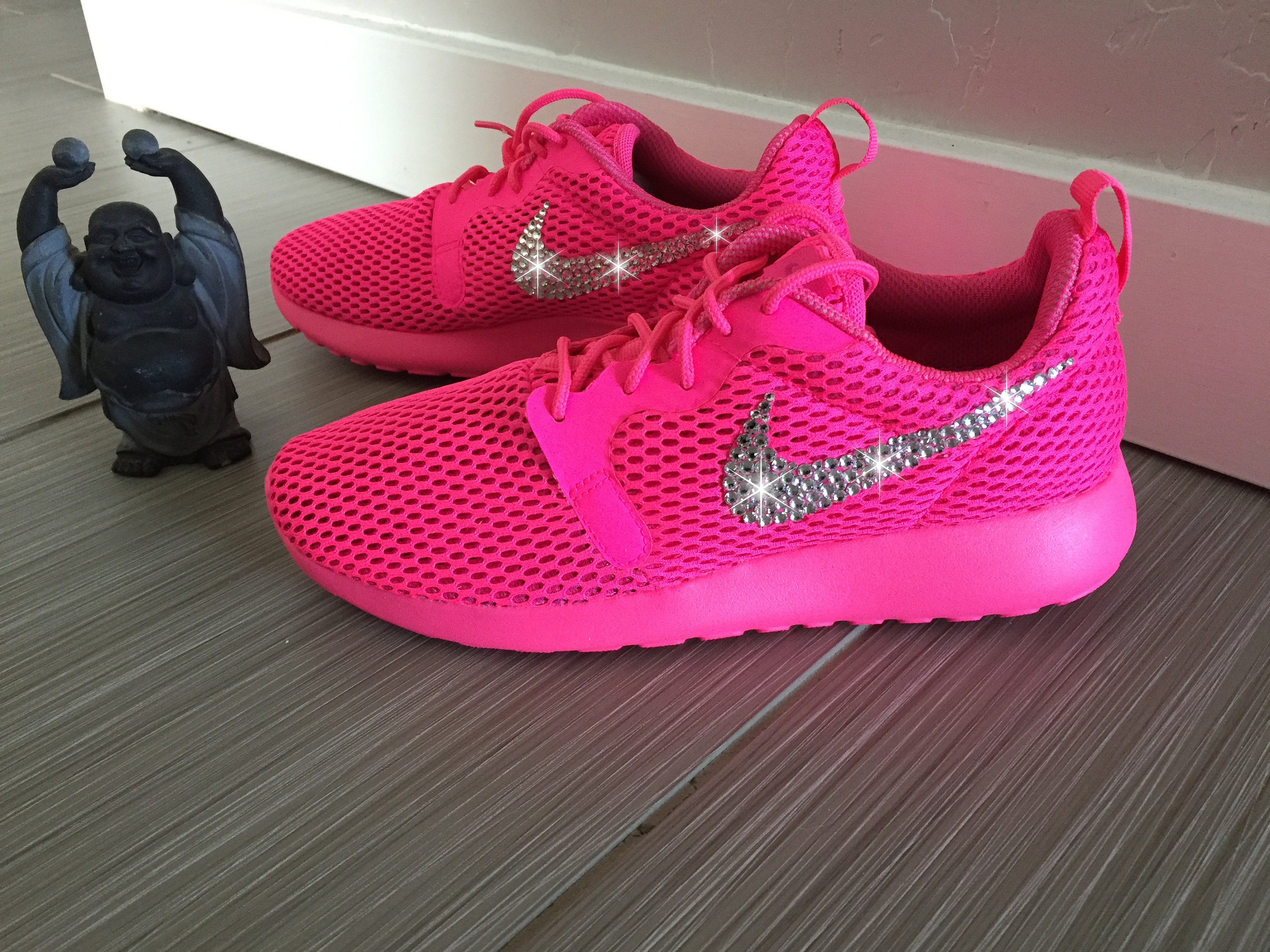 Size 8.5 Swarovski Women s Nike Roshe Run Hyper Breathe Pink