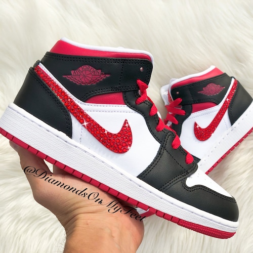women's red and black nike shoes