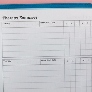 Può includere: Un registro di esercizi di terapia vuoto con due sezioni. Ogni sezione ha uno spazio per il nome della terapia, la data di inizio della settimana e una griglia per ogni giorno della settimana, da domenica a sabato.