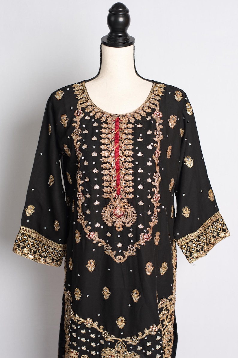 Black Embroidery Pakistani Salwar Kameez Suit in Size 42.