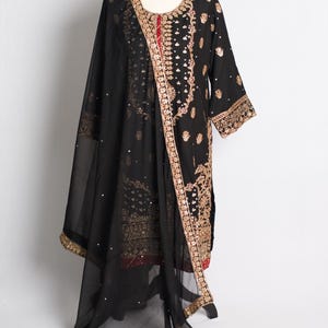 Black Embroidery Pakistani Salwar Kameez Suit in Size 42.