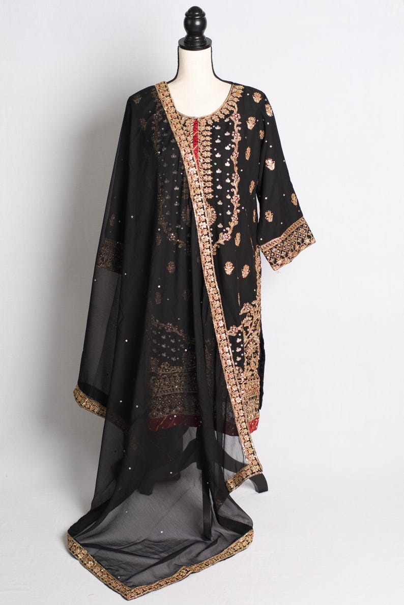 Black Embroidery Pakistani Salwar Kameez Suit in Size 42.