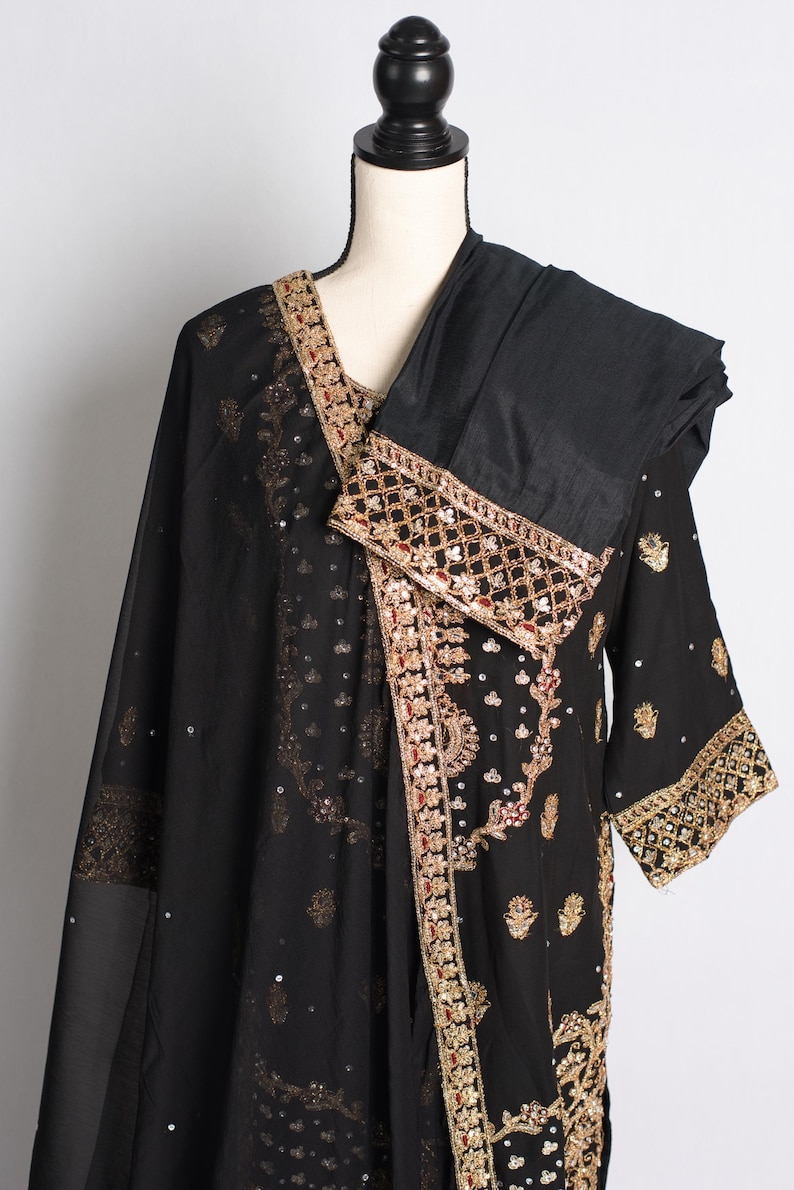 Black Embroidery Pakistani Salwar Kameez Suit in Size 42.