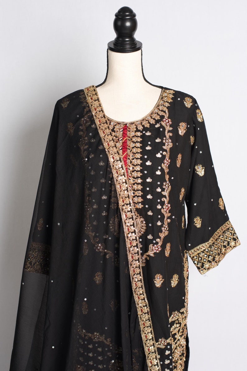 Black Embroidery Pakistani Salwar Kameez Suit in Size 42.