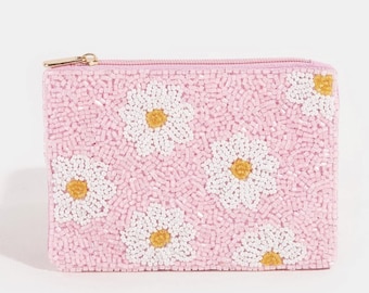 Porta-moedas rosa com margaridas e miçangas: Carteira pequena artesanal com miçangas – Bolsa floral delicada