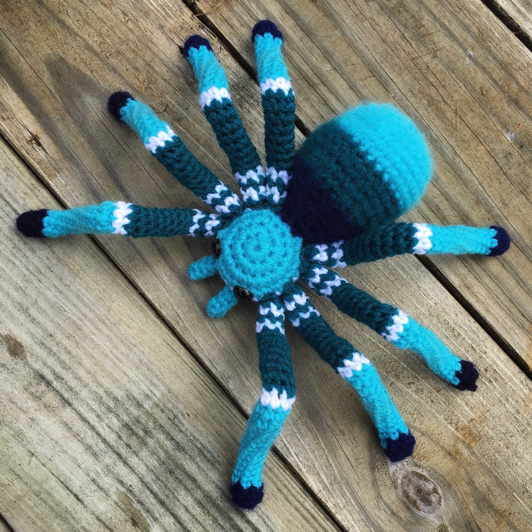 peluche araignée bleu ajena doudou araignée yeux brodées