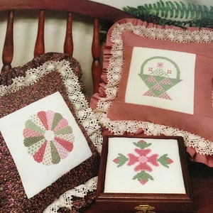 Pat Waters, Country Crafts, ulotka A Quilter's Delight II 64, wzór Vintage Counted Cross Stitch