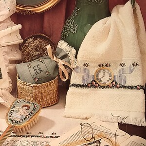 Niezapominajki haft krzyżykowy Łóżko gościnne i łazienka lUlotka vintage nr 467