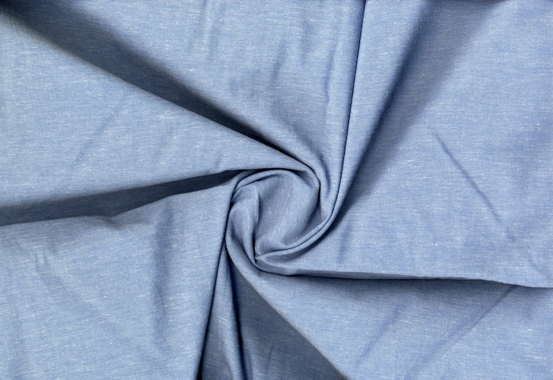Fine woven surface with delicate heather effect, combining traditional chambray charm with flexible comfort CHAMBRAY/WHITE