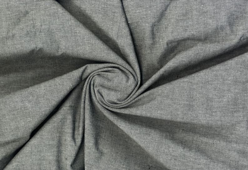 Fine woven surface with delicate heather effect, combining traditional chambray charm with flexible comfort