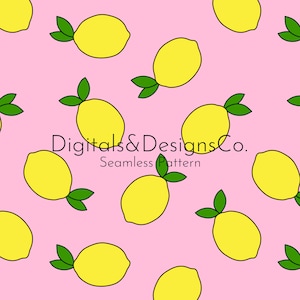 Könnte beinhalten: Ein nahtloses Muster mit gelben Zitronen mit grünen Blättern auf rosa Hintergrund. Der Text "Digitals & Designs Co. Seamless Pattern" ist mittig auf dem Bild platziert.