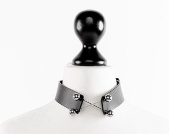 PLAYFUL CHOKER