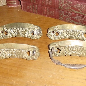 Antique Stamped Brass FURNITURE SALVAGE BACKPLATES Set/4 One Still Has The Drawer Pull Home Restoration