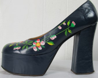 Vintage shoes, platform shoes, 1960s shoes, hippy shoes, hand painted shoes, Thick heels, vintage heels, vintage clothing, size 6.5