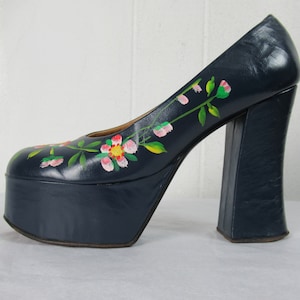 Vintage shoes, platform shoes, 1960s shoes, hippy shoes, hand painted shoes, Thick heels, vintage heels, vintage clothing, size 6.5