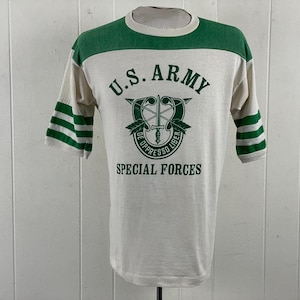 Vintage t shirt, size medium, 1970s t shirt, Special Forces t shirt, Army t shirt,  De Oppresso Libber, worn soft and thin, vintage clothing