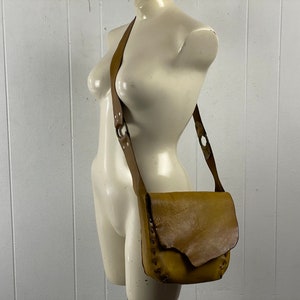 Vintage purse, shoulder bag, 1960s bag, messenger bag, leather bag, hippie bag, cross body purse, vintage luggage