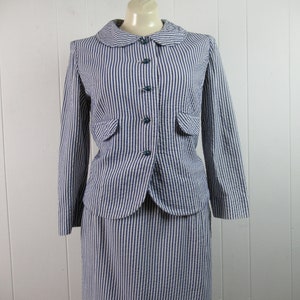 Vintage suit, seersucker suit, 1960s suit, women&#39;s suit, jacket and skirt, skirt suit, summer suit, mod suit, vintage clothing, size medium