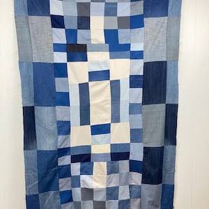 Vintage quilt, denim quilt, workwear quilt, blue white quilt, patchwork denim fabric, denim blanket, denim curtain, vintage decor, 49 X 77