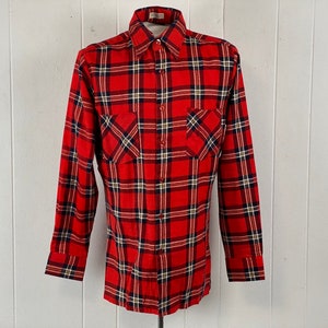 Vintage shirt, size small, 1980s shirt, cotton flannel shirt, plaid shirt, red plaid shirt, Saugatuck shirt, vintage clothing, NOS