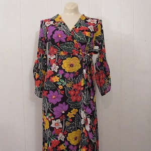 Vintage robe, 1960s robe, vintage house dress, vintage wrap dress, 1960s dress, vintage clothing, size small