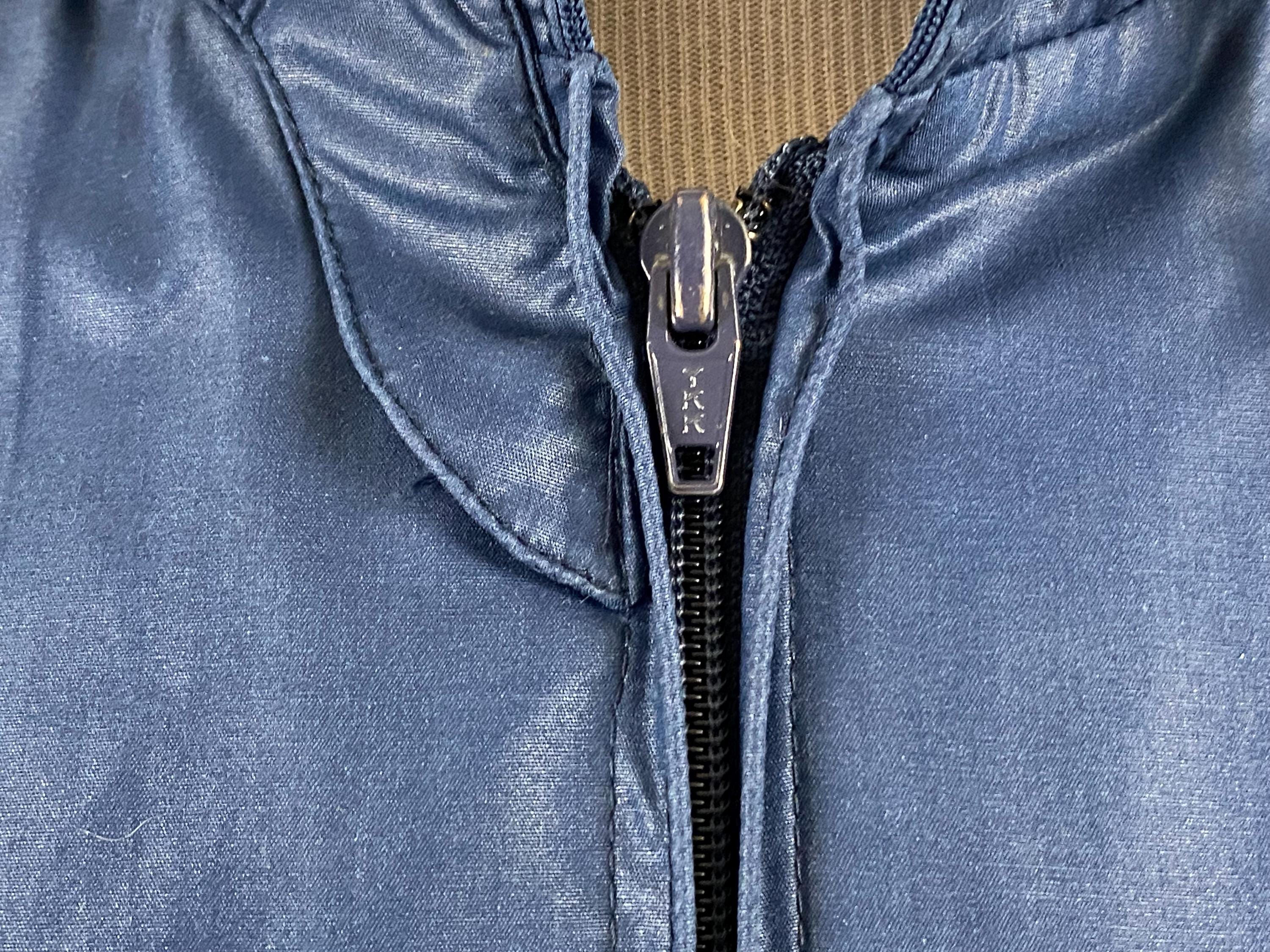 Veste De Course Vintage Bleu Marine 'Members Only' - Taille 40 - Style Années 80 - Avec Capuche Cachée Et Fermeture Zippée - Occasion Très Bon État