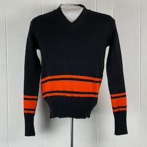 Suéter vintage, tamanho 40, suéter dos anos 1950, suéter letterman, suéter com decote em V, suéter laranja e preto, suéter escolar, roupas vintage