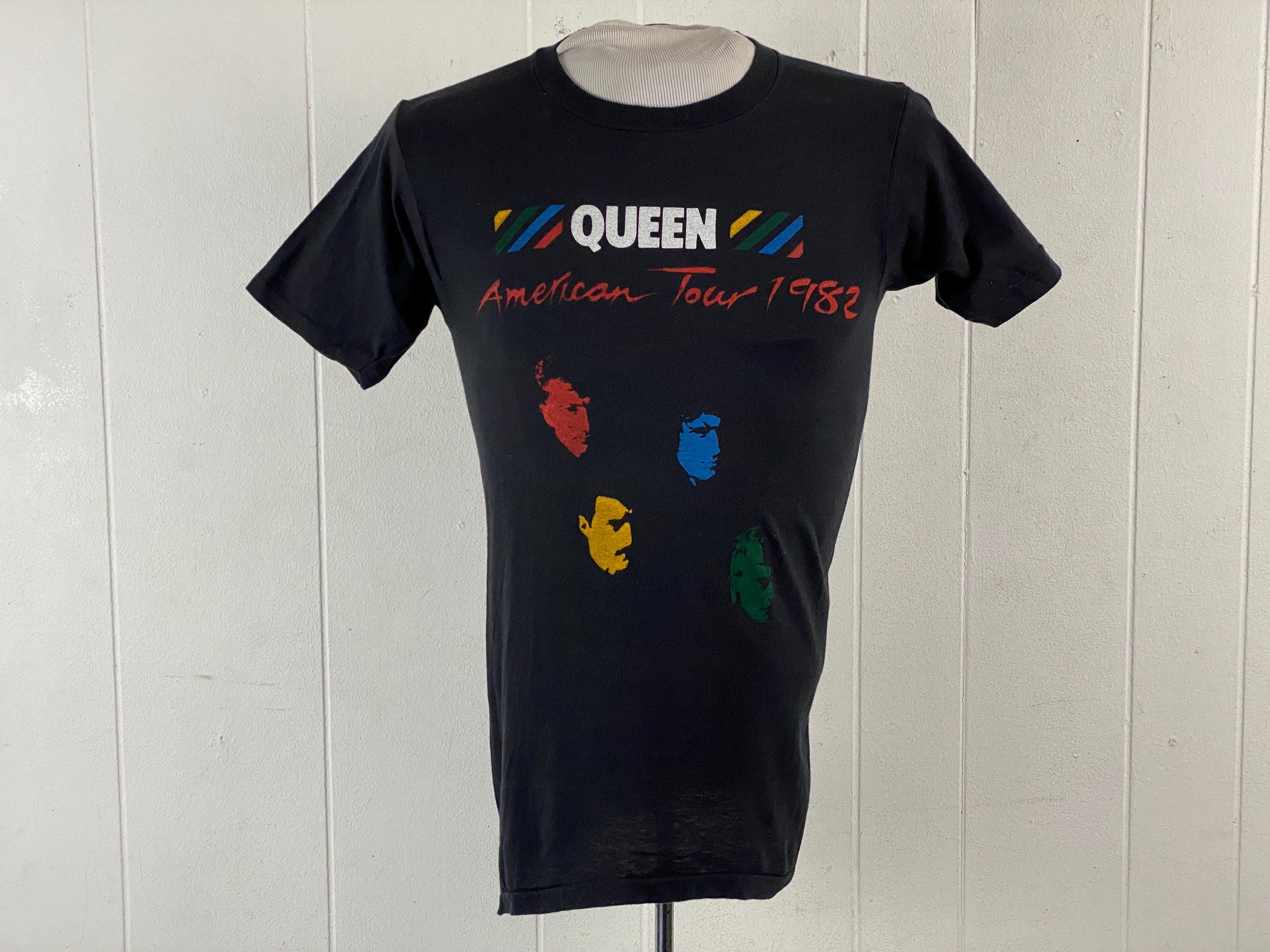 Ameri VINTAGE  QUEEN TOUR´80 BLK TEE Amazon.com: Queen Official Tour 80 T-Shirt : Clothing, Shoes