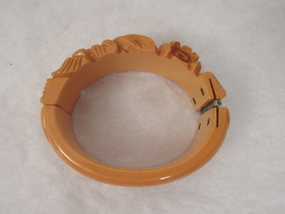 Vintage Bakelite, carved Bakelite, butterscotch B… - image 4