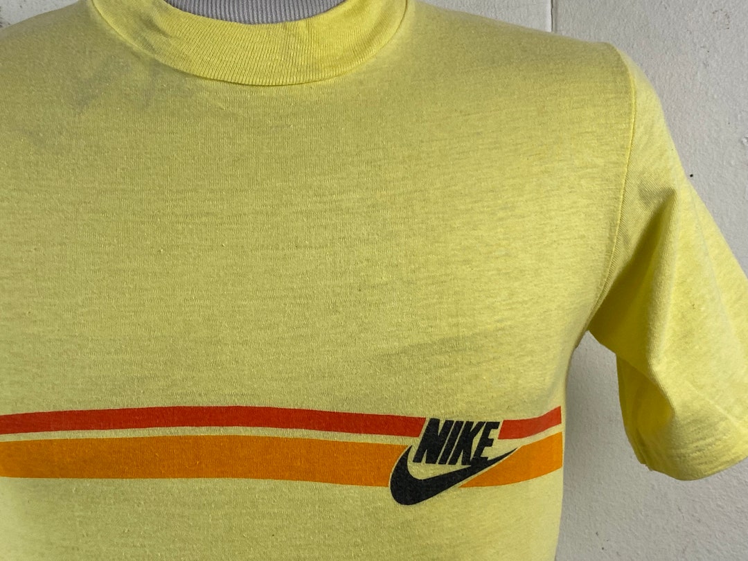 【NIKE 】1970's Vintage T-shirt ( ITALY ) Vintage 1970's Nike Pink Graphic Made in Italy T-Shirt