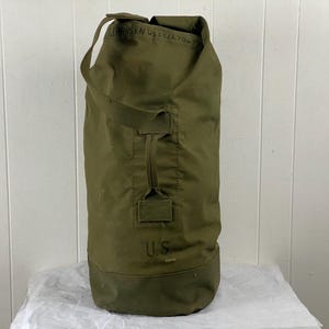 Vintage bag, 1940s bag, U.S. Army bag, vintage duffle, duffel bag, green bag, military bag, canvas bag, shoulder bag, vintage luggage