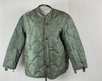 Vintage jacket liner, size large, 2000s jacket liner, U.S. Army jacket, quilted liner, military jacket, puffer jacket, vintage clothing