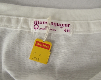 Vintage t shirt, L, 1970s t shirt, Munsingwear t shirt, plain t shirt, vintage clothing, size 46, NOS