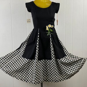 Vintage dress, size small, 1940s dress, flower dress, Farmhouse dress, checkerboard dress, Rockabilly dress, Daisy dress, vintage clothing