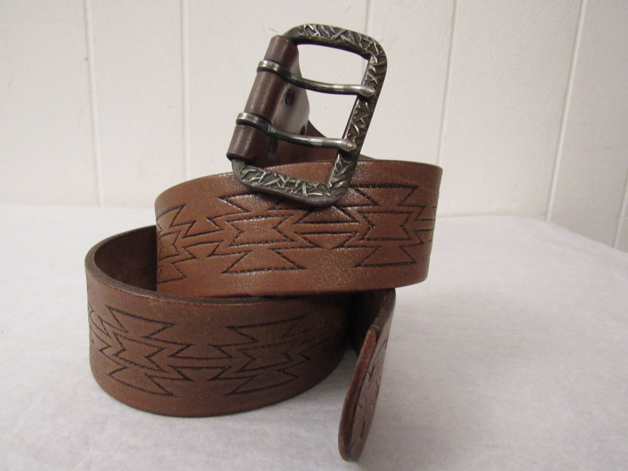 Vintage belt, leather belt, tan leather belt, 1960s belt, Aztec belt, Indian belt, hippy belt, vintage clothing, medium