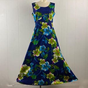 Hawaiian dress, size medium, 1960s dress, Tiki dress, Hawaii floral dress, vintage Hawaiian, Royal Hawaiian, blue dress, vintage clothing