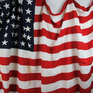 Bandera de la vendimia, bandera grande, bandera de 48 estrellas, bandera de la década de 1940, bandera de los Estados Unidos, estrellas y rayas, Bull Dog Bunting, decoración vintage, 5&#39; x 9.5&#39;