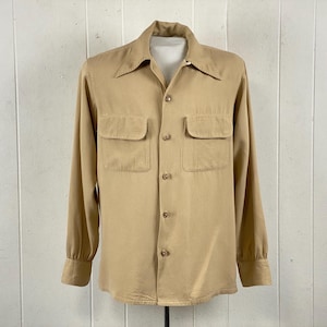 Vintageskjorta, storlek medium, 1940-talsskjorta, gabardinskjorta, knapphälla, kakifärgad skjorta, rockabillyskjorta, toppsydd, vintagekläder