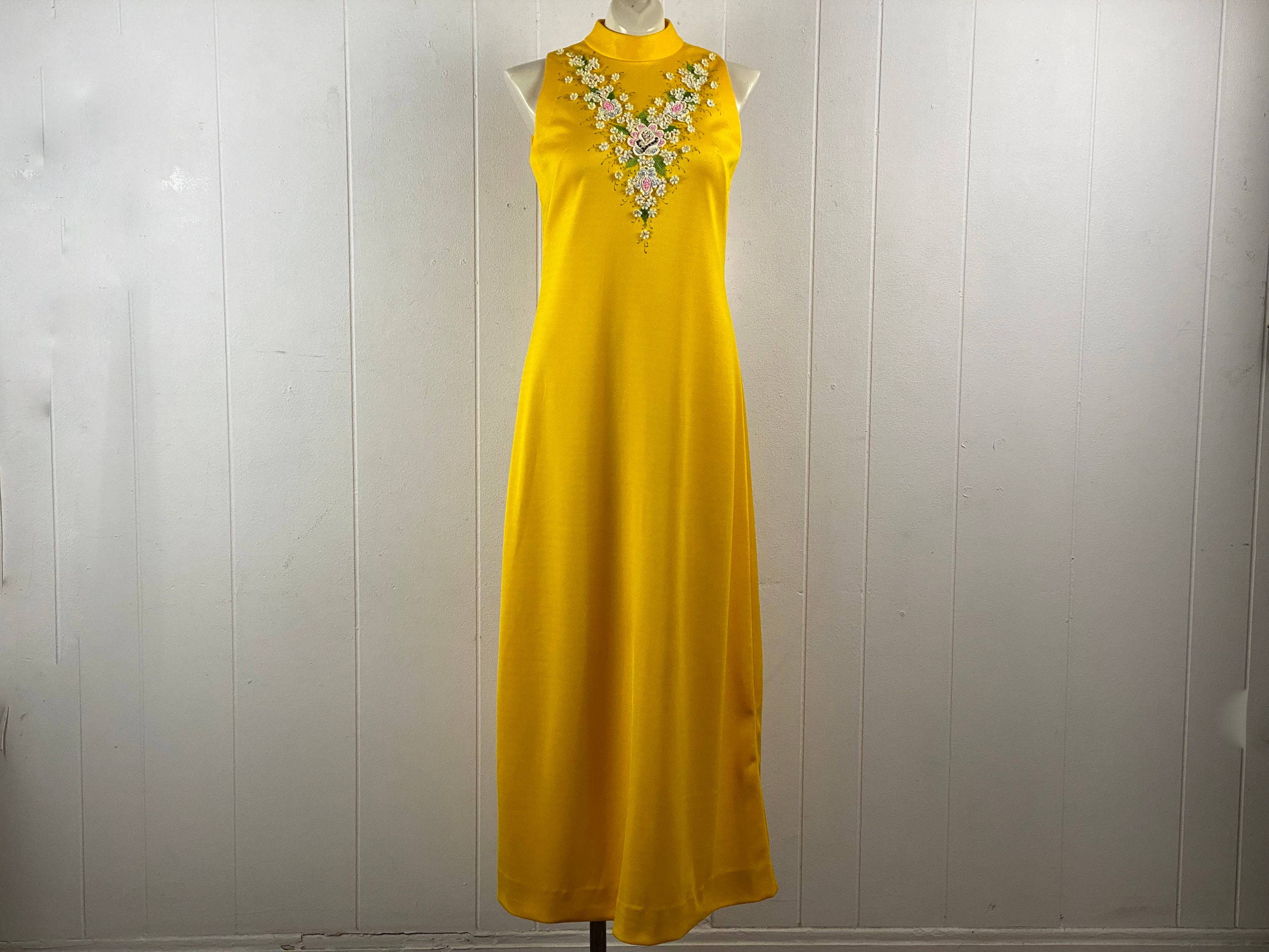 60s -70s Jewelry – Necklaces, Earrings, Rings, Bracelets Vintage Dress, Size Medium, 1960S Mod Flower Yellow Necklace Summer Vintage Clothing $89.00 AT vintagedancer.com