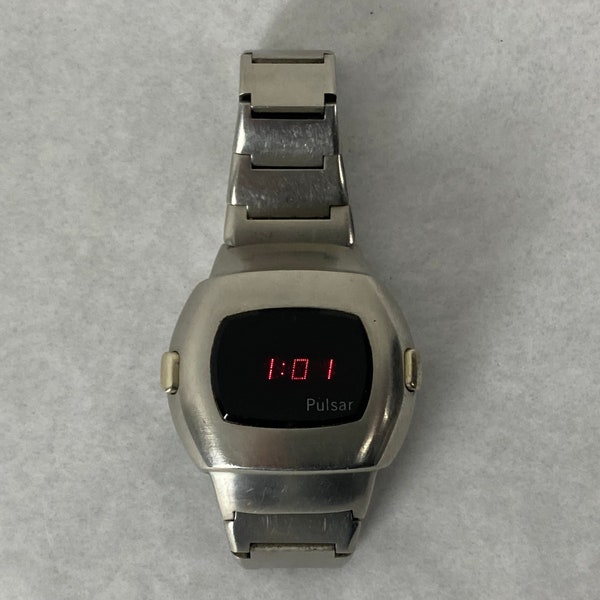 Vintage watch, Pulsar watch, LED watch, digital watch, stainless steel watch, James Bond watch, working watch, vintage clothing