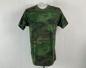 Vintage t-shirt, storlek medium, 1980-tals t-shirt, kamouflage t-shirt, fickt-shirt, kamouflage t-shirt, armé t-shirt, vintagekläder, NOS