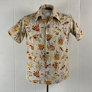 Vintage shirt, size small, 1940s shirt, fish shirt, Hawaiian shirt, underwater shirt, top button loop, ocean shirt, vintage clothing