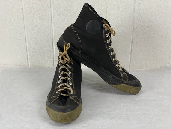 Beacon shop canvas shoes