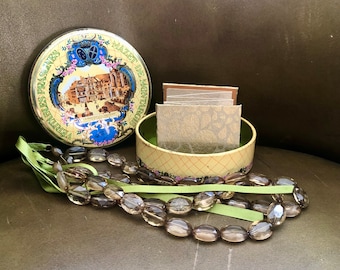 Vintage French tin, necklace and miniature zigzag book (ref 63)