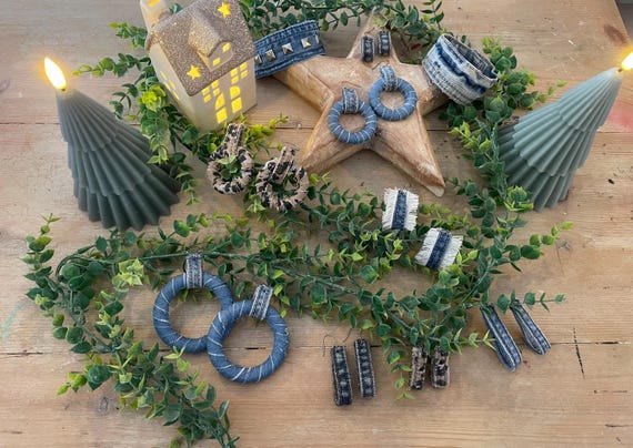お歳暮 人気 Handmade Upcycled Studded Cuff Boho Bracelet, Denim アクセサリー