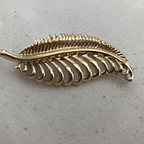 Vintage Sarah Coventry Leaf Brooch, gold tone sculpted leaf brooch