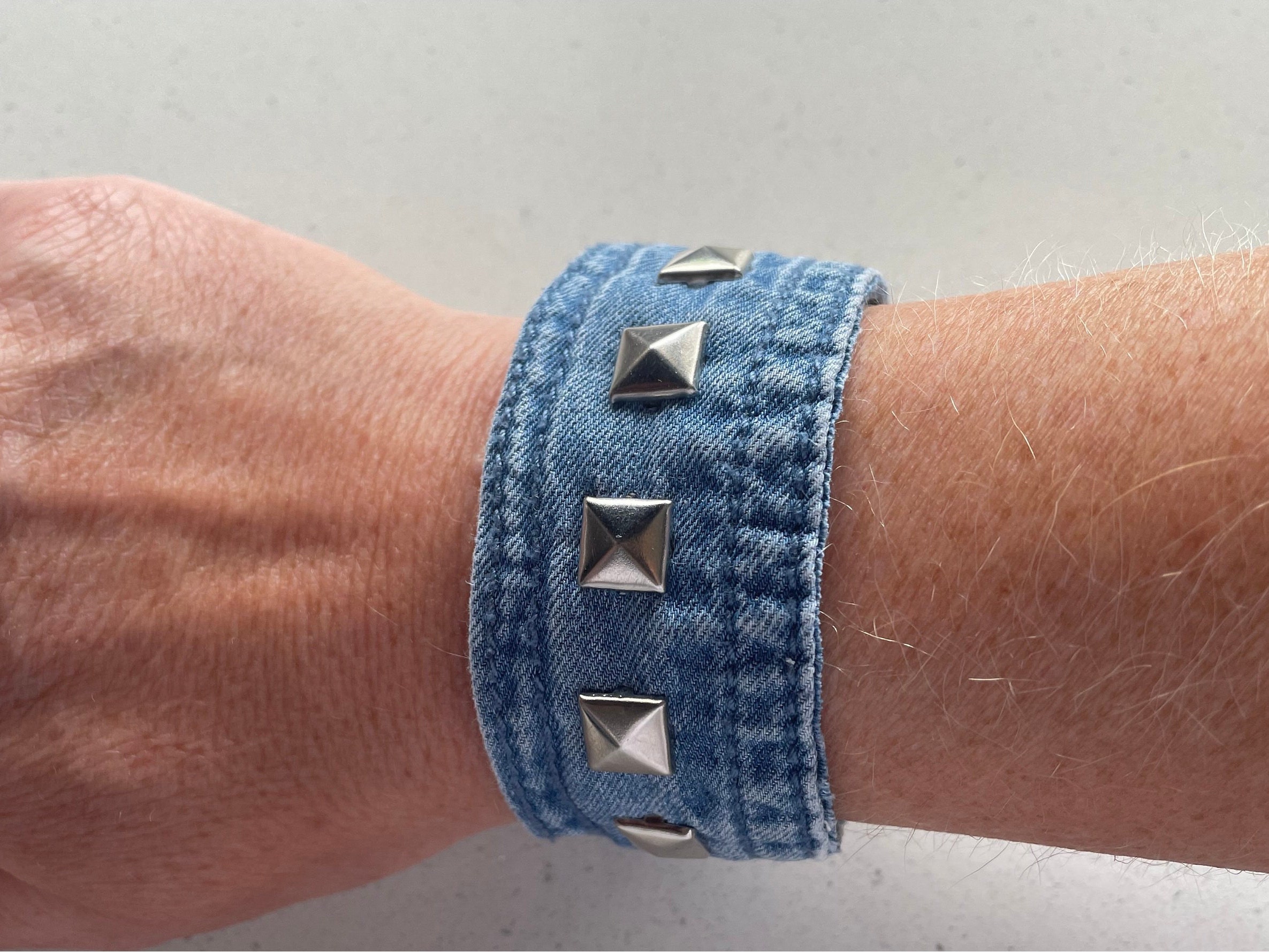 高感度ショップで2023年売れたブランド Upcycled Cuff Boho Bracelet, Denim Studded Handmade アクセサリー