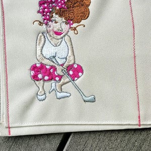 女性用ゴルフカートアクセサリー、「ショットを見つめる女性ゴルファー」、ゴルフカートオーガナイザー、女性用ゴルフギフト