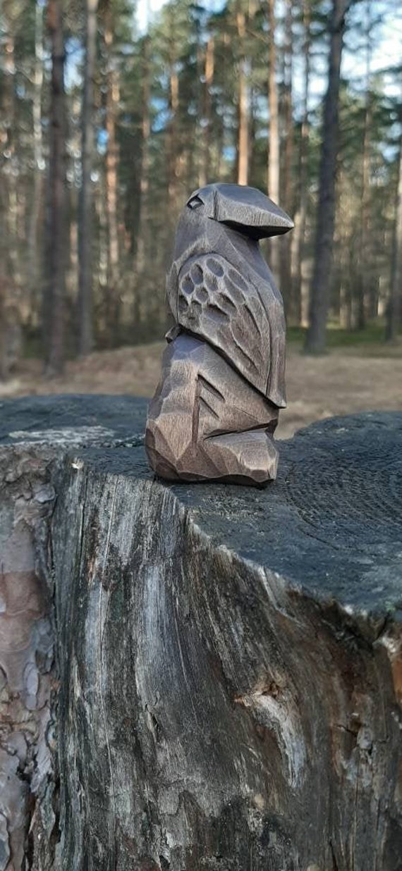Una estatua de cuervo de madera cuervo de Odín | Etsy