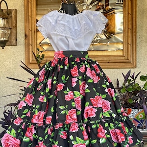 Mexican skirts with blouse with flowers/ Faldas de   Medio  Vuelo floreada  con blusa/half circle skirt with blouse/Mexican skirt 5 de Mayo